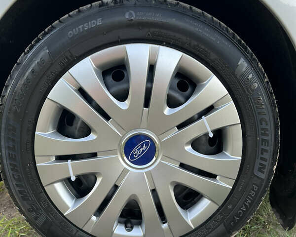 Серый Форд Си-Макс, объемом двигателя 1.8 л и пробегом 203 тыс. км за 5100 $, фото 5 на Automoto.ua