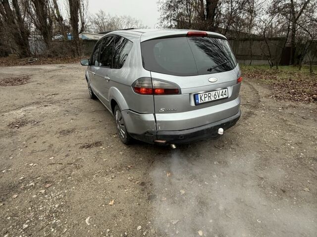 Серый Форд Си-Макс, объемом двигателя 1.8 л и пробегом 180 тыс. км за 2500 $, фото 2 на Automoto.ua