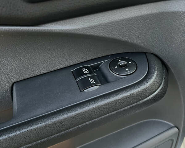 Серый Форд Си-Макс, объемом двигателя 1.8 л и пробегом 203 тыс. км за 5100 $, фото 12 на Automoto.ua