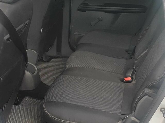 Серый Форд Си-Макс, объемом двигателя 1.6 л и пробегом 218 тыс. км за 4500 $, фото 5 на Automoto.ua