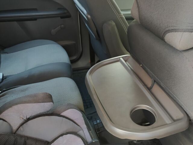 Серый Форд Си-Макс, объемом двигателя 1.6 л и пробегом 330 тыс. км за 3950 $, фото 6 на Automoto.ua