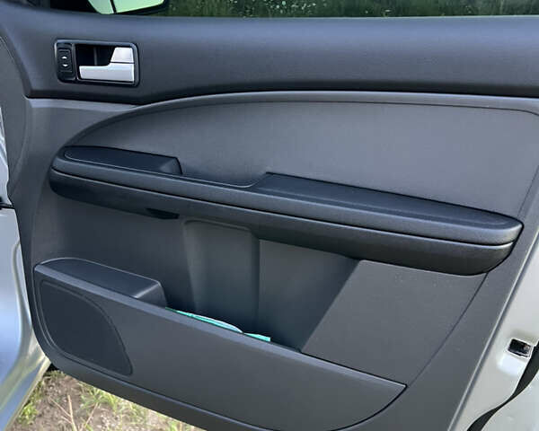 Серый Форд Си-Макс, объемом двигателя 1.8 л и пробегом 203 тыс. км за 5100 $, фото 26 на Automoto.ua