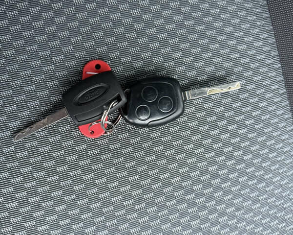 Форд Сі-Макс 2006 у Вінниці на Automoto.ua Сірий Форд Сі-Макс, об'ємом двигуна 1.6 л та пробігом 172 тис. км за 4999 $, фото 61 на Automoto.ua