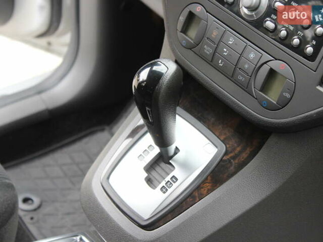 Сірий Форд Сі-Макс, об'ємом двигуна 2 л та пробігом 108 тис. км за 6999 $, фото 26 на Automoto.ua