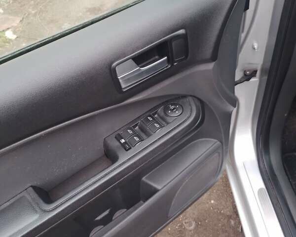 Сірий Форд Сі-Макс, об'ємом двигуна 1.8 л та пробігом 218 тис. км за 5600 $, фото 3 на Automoto.ua