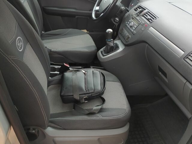 Серый Форд Си-Макс, объемом двигателя 1.6 л и пробегом 330 тыс. км за 3950 $, фото 5 на Automoto.ua