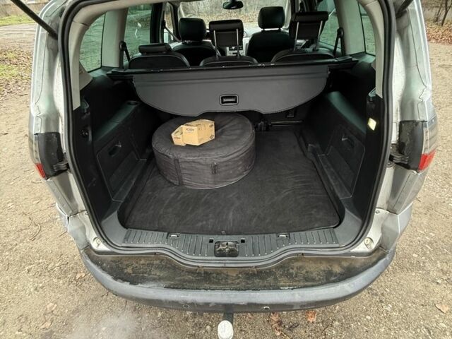 Серый Форд Си-Макс, объемом двигателя 1.8 л и пробегом 180 тыс. км за 2500 $, фото 7 на Automoto.ua