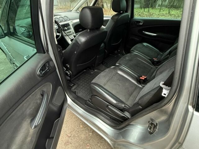 Серый Форд Си-Макс, объемом двигателя 1.8 л и пробегом 180 тыс. км за 2500 $, фото 6 на Automoto.ua