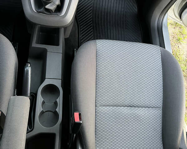 Серый Форд Си-Макс, объемом двигателя 1.8 л и пробегом 203 тыс. км за 5100 $, фото 18 на Automoto.ua