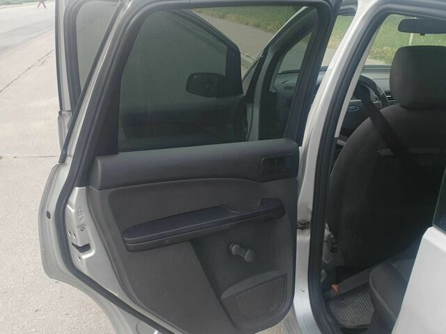 Серый Форд Си-Макс, объемом двигателя 1.6 л и пробегом 218 тыс. км за 4500 $, фото 4 на Automoto.ua