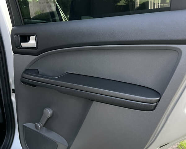 Серый Форд Си-Макс, объемом двигателя 1.8 л и пробегом 203 тыс. км за 5100 $, фото 24 на Automoto.ua