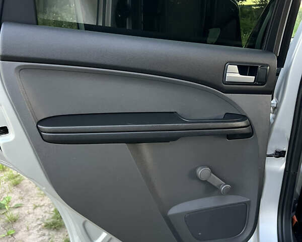 Серый Форд Си-Макс, объемом двигателя 1.8 л и пробегом 203 тыс. км за 5100 $, фото 20 на Automoto.ua