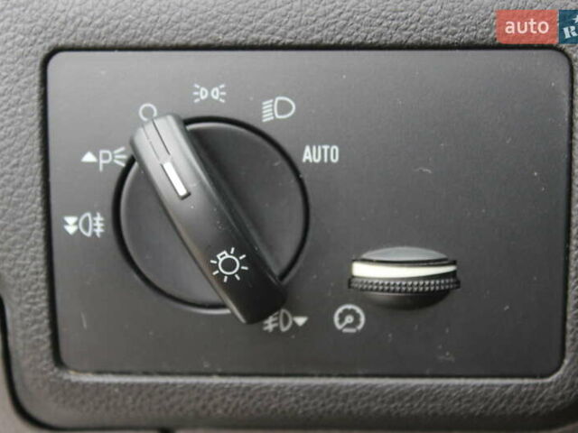 Сірий Форд Сі-Макс, об'ємом двигуна 2 л та пробігом 108 тис. км за 6999 $, фото 32 на Automoto.ua