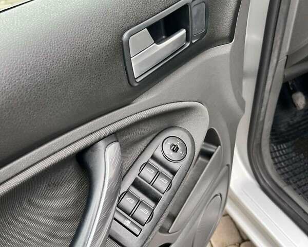 Сірий Форд Сі-Макс, об'ємом двигуна 1.6 л та пробігом 178 тис. км за 5200 $, фото 26 на Automoto.ua