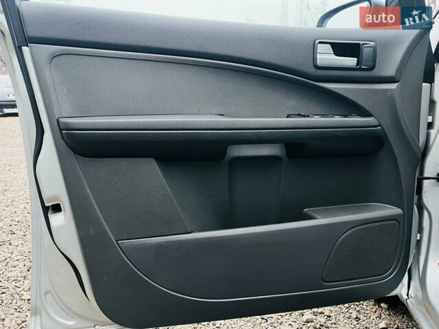 Серый Форд Си-Макс, объемом двигателя 1.6 л и пробегом 218 тыс. км за 5300 $, фото 10 на Automoto.ua