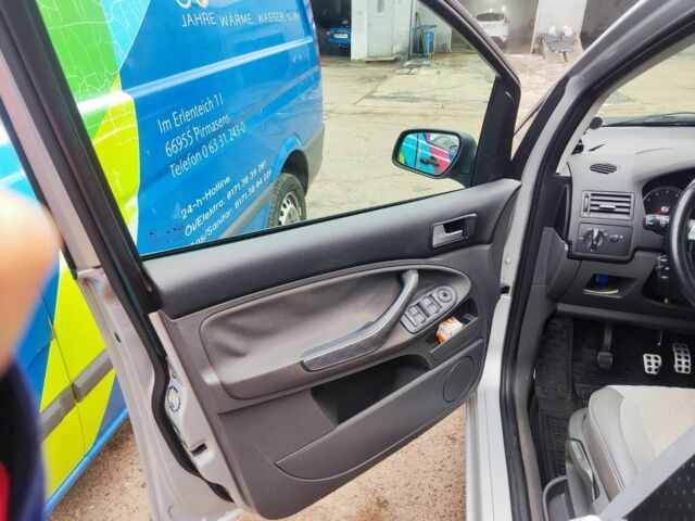 Серый Форд Си-Макс, объемом двигателя 1.8 л и пробегом 330 тыс. км за 6500 $, фото 1 на Automoto.ua