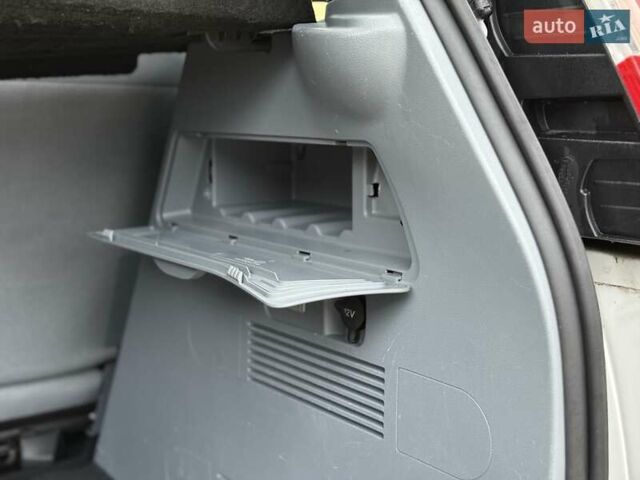 Сірий Форд Сі-Макс, об'ємом двигуна 1.6 л та пробігом 239 тис. км за 5800 $, фото 33 на Automoto.ua