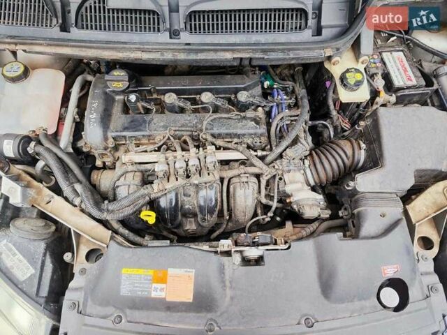 Серый Форд Си-Макс, объемом двигателя 1.8 л и пробегом 330 тыс. км за 6500 $, фото 3 на Automoto.ua