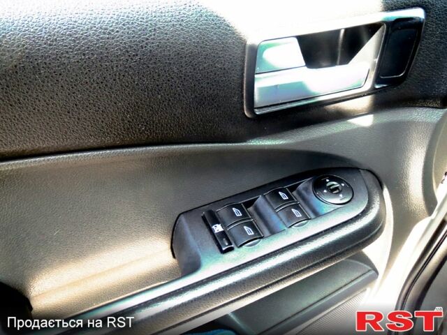 Сірий Форд Сі-Макс, об'ємом двигуна 1.8 л та пробігом 170 тис. км за 4900 $, фото 5 на Automoto.ua