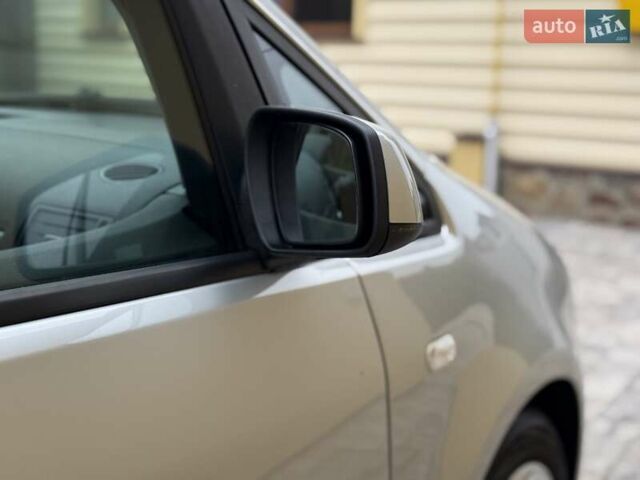 Сірий Форд Сі-Макс, об'ємом двигуна 1.6 л та пробігом 239 тис. км за 5800 $, фото 11 на Automoto.ua