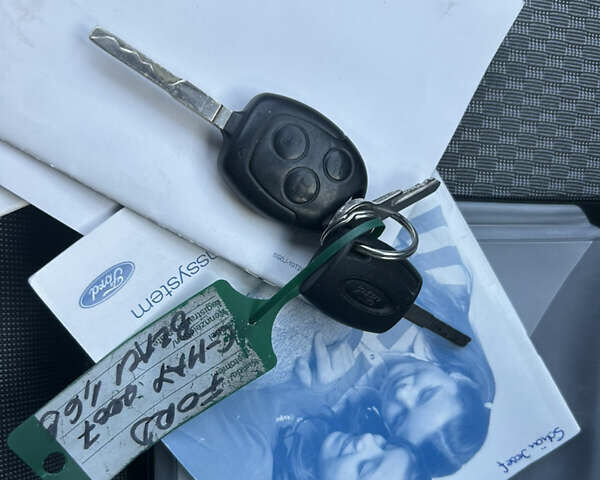 Сірий Форд Сі-Макс, об'ємом двигуна 1.6 л та пробігом 103 тис. км за 4999 $, фото 45 на Automoto.ua