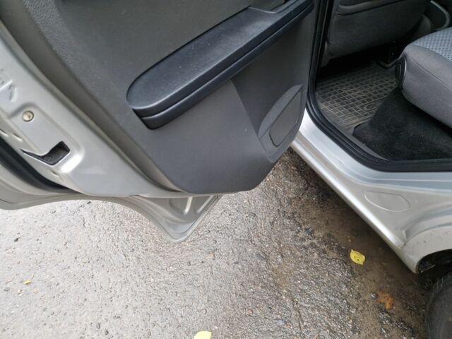 Форд Сі-Макс 2007 у Полтаві на Automoto.ua Сірий Форд Сі-Макс, об'ємом двигуна 1.8 л та пробігом 178 тис. км за 4900 $, фото 3 на Automoto.ua