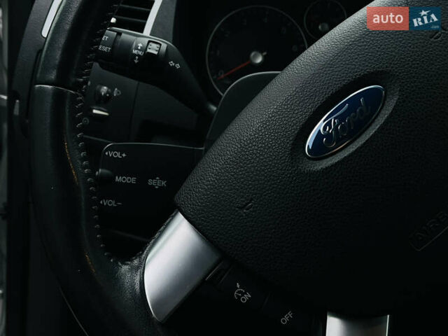 Серый Форд Си-Макс, объемом двигателя 1.6 л и пробегом 218 тыс. км за 5300 $, фото 22 на Automoto.ua