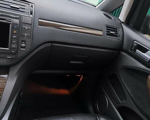 Серый Форд Си-Макс, объемом двигателя 1.8 л и пробегом 292 тыс. км за 6000 $, фото 1 на Automoto.ua