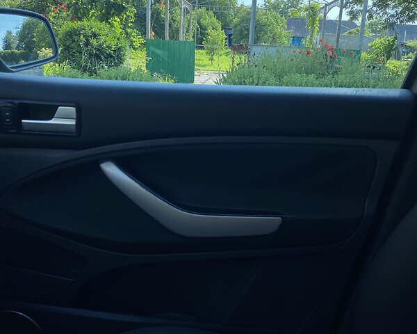 Сірий Форд Сі-Макс, об'ємом двигуна 1.75 л та пробігом 360 тис. км за 5000 $, фото 17 на Automoto.ua