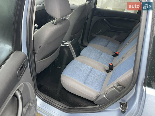 Серый Форд Си-Макс, объемом двигателя 1.6 л и пробегом 147 тыс. км за 4500 $, фото 10 на Automoto.ua