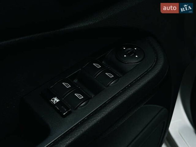 Серый Форд Си-Макс, объемом двигателя 1.6 л и пробегом 218 тыс. км за 5300 $, фото 11 на Automoto.ua