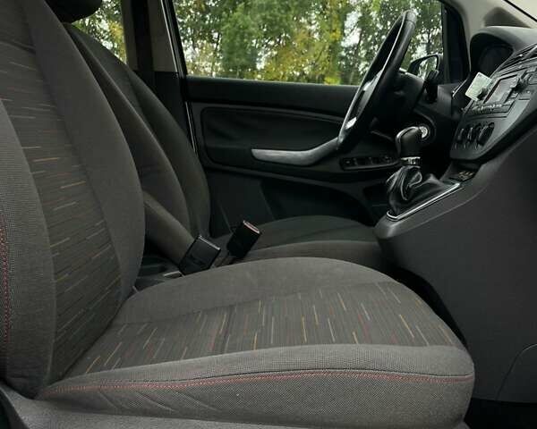 Серый Форд Си-Макс, объемом двигателя 1.6 л и пробегом 280 тыс. км за 5300 $, фото 30 на Automoto.ua