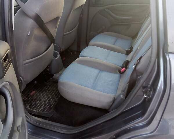 Серый Форд Си-Макс, объемом двигателя 1.6 л и пробегом 320 тыс. км за 5500 $, фото 3 на Automoto.ua