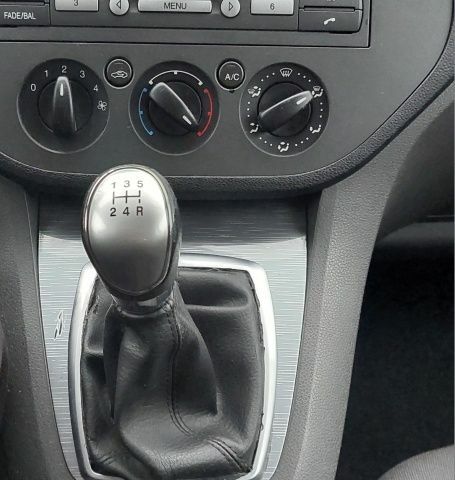 Серый Форд Си-Макс, объемом двигателя 1.8 л и пробегом 230 тыс. км за 5600 $, фото 7 на Automoto.ua