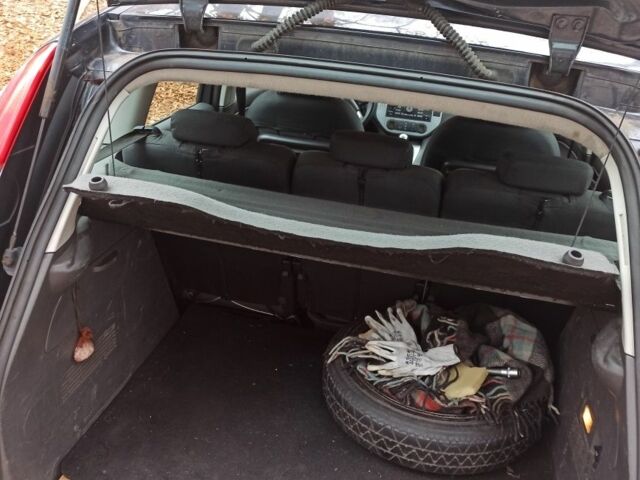 Серый Форд Си-Макс, объемом двигателя 1.8 л и пробегом 260 тыс. км за 4999 $, фото 8 на Automoto.ua