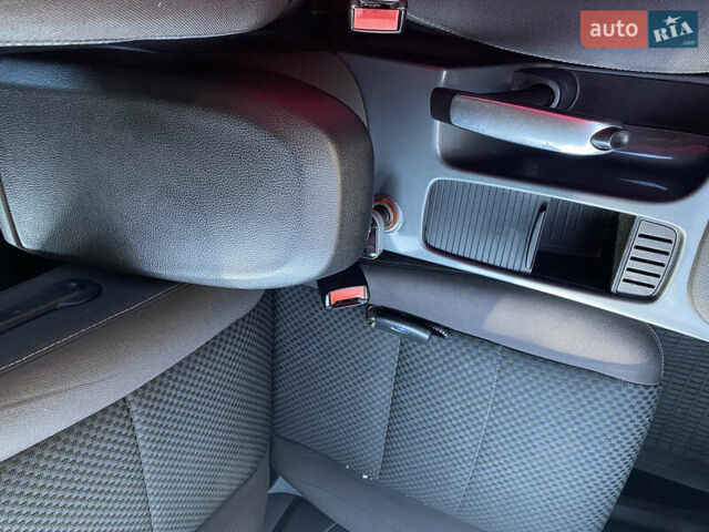 Сірий Форд Сі-Макс, об'ємом двигуна 1.75 л та пробігом 360 тис. км за 5000 $, фото 14 на Automoto.ua