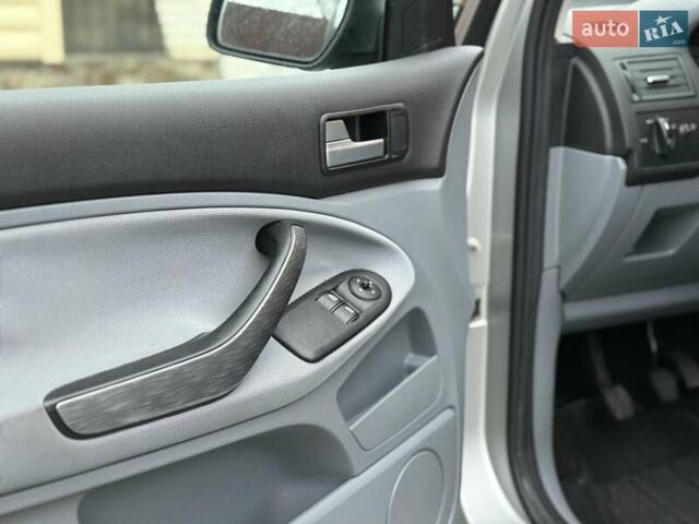 Сірий Форд Сі-Макс, об'ємом двигуна 1.6 л та пробігом 239 тис. км за 5800 $, фото 19 на Automoto.ua
