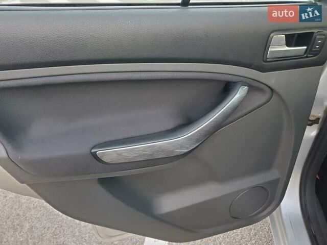 Серый Форд Си-Макс, объемом двигателя 2 л и пробегом 187 тыс. км за 5800 $, фото 19 на Automoto.ua