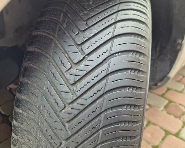 Сірий Форд Сі-Макс, об'ємом двигуна 1.6 л та пробігом 195 тис. км за 5850 $, фото 62 на Automoto.ua