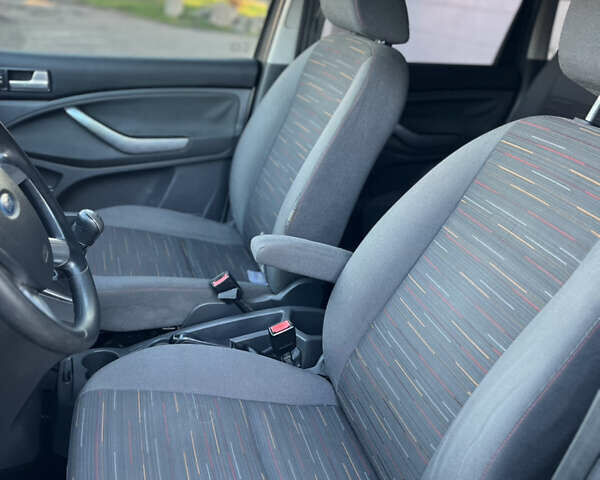 Серый Форд Си-Макс, объемом двигателя 1.6 л и пробегом 288 тыс. км за 5999 $, фото 8 на Automoto.ua