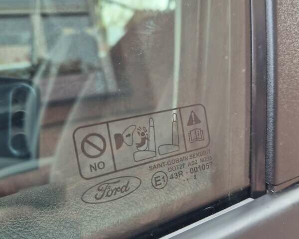 Сірий Форд Сі-Макс, об'ємом двигуна 1.6 л та пробігом 195 тис. км за 5850 $, фото 12 на Automoto.ua