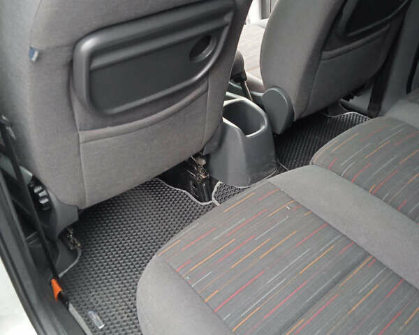 Сірий Форд Сі-Макс, об'ємом двигуна 1.6 л та пробігом 225 тис. км за 5650 $, фото 12 на Automoto.ua