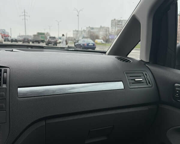 Серый Форд Си-Макс, объемом двигателя 2 л и пробегом 245 тыс. км за 5500 $, фото 9 на Automoto.ua