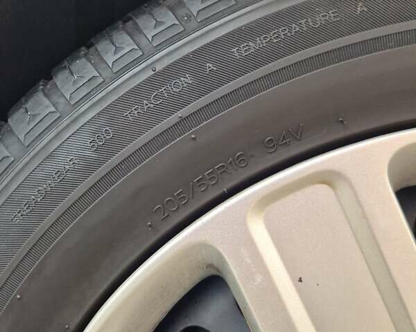 Сірий Форд Сі-Макс, об'ємом двигуна 1.6 л та пробігом 195 тис. км за 5850 $, фото 15 на Automoto.ua