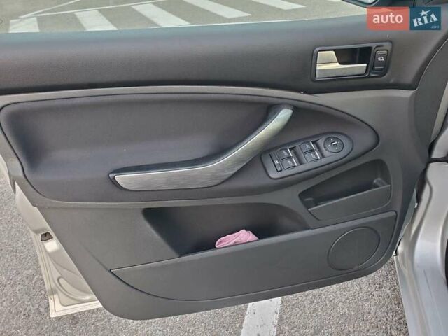 Серый Форд Си-Макс, объемом двигателя 2 л и пробегом 187 тыс. км за 5800 $, фото 21 на Automoto.ua
