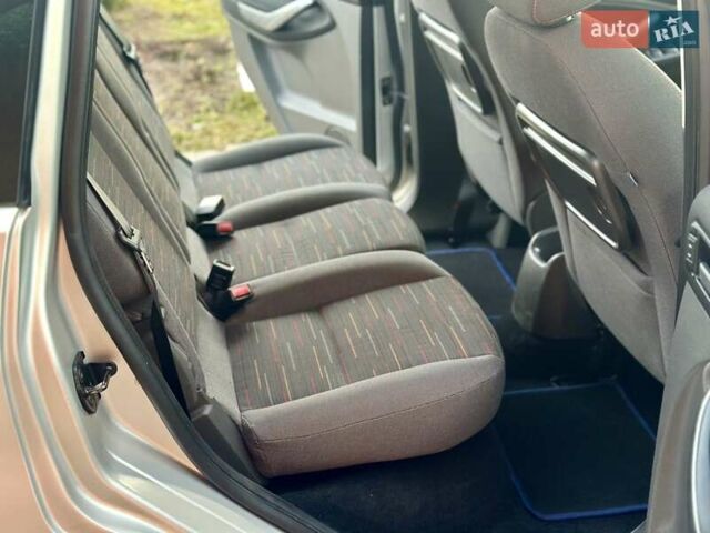 Сірий Форд Сі-Макс, об'ємом двигуна 1.6 л та пробігом 156 тис. км за 5850 $, фото 30 на Automoto.ua