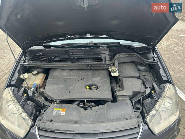 Сірий Форд Сі-Макс, об'ємом двигуна 2 л та пробігом 305 тис. км за 6666 $, фото 17 на Automoto.ua