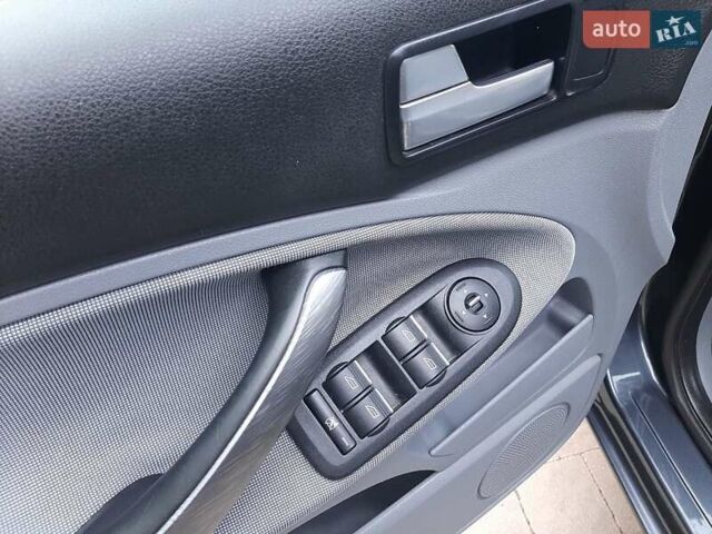 Сірий Форд Сі-Макс, об'ємом двигуна 1.6 л та пробігом 223 тис. км за 4700 $, фото 16 на Automoto.ua