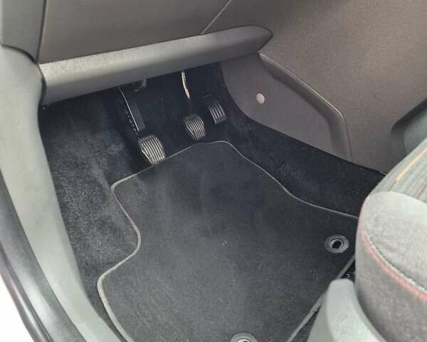 Сірий Форд Сі-Макс, об'ємом двигуна 1.6 л та пробігом 195 тис. км за 5850 $, фото 35 на Automoto.ua