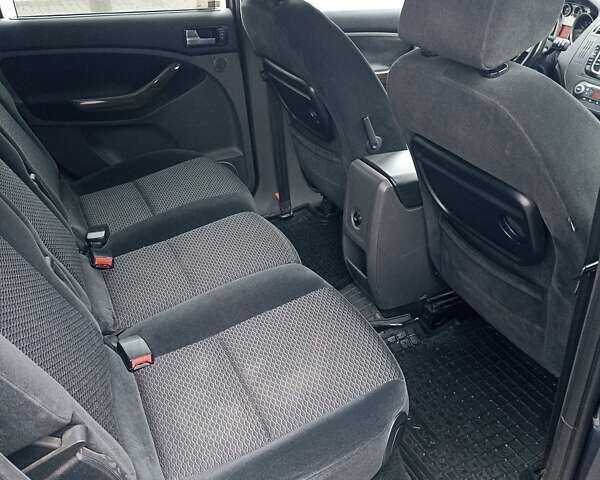 Серый Форд Си-Макс, объемом двигателя 1.75 л и пробегом 236 тыс. км за 5190 $, фото 1 на Automoto.ua